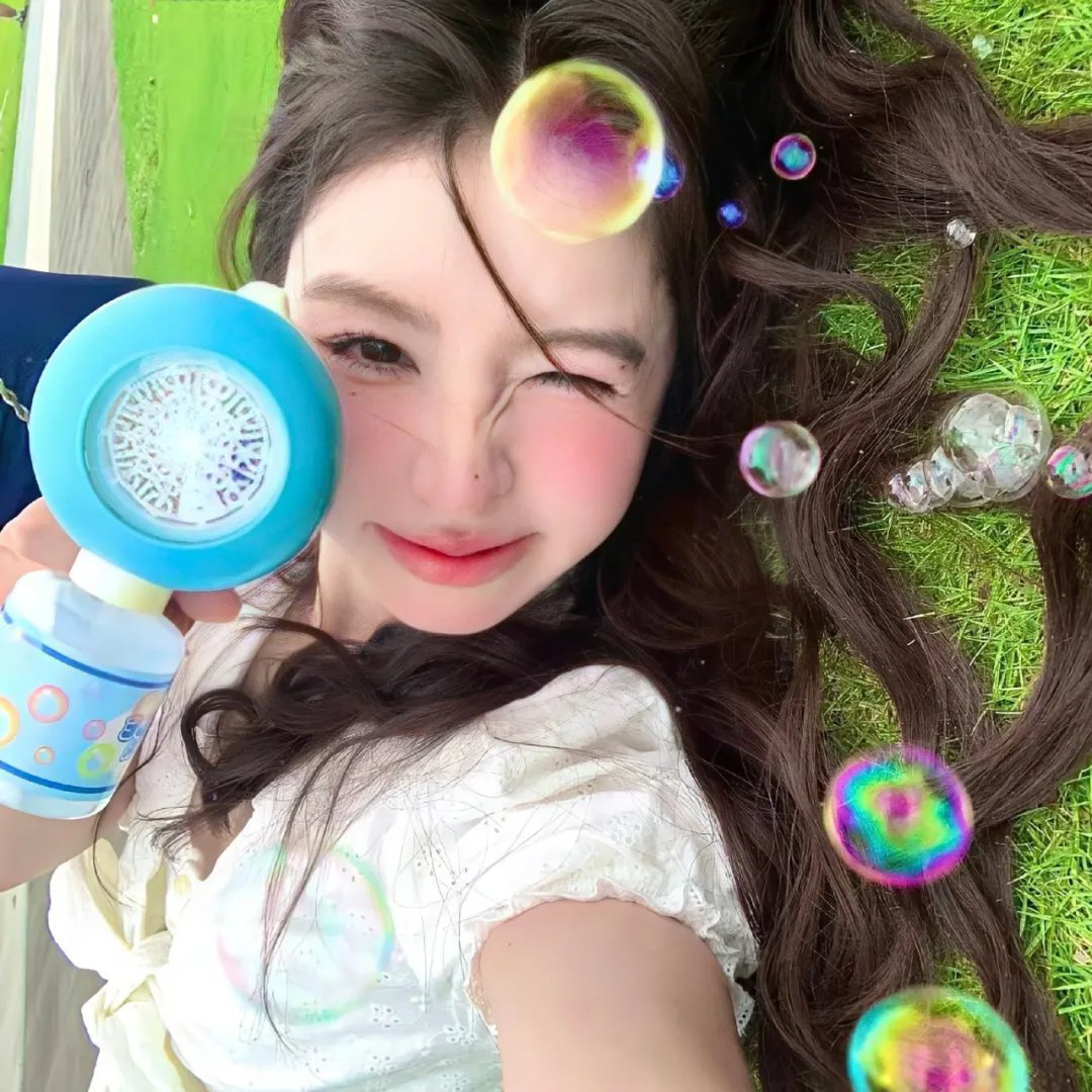 突尼斯的沙发 封面
